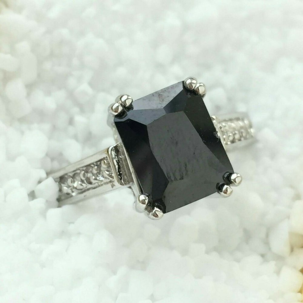 Faux Black jet? Onyx Gemstone ring silver tone